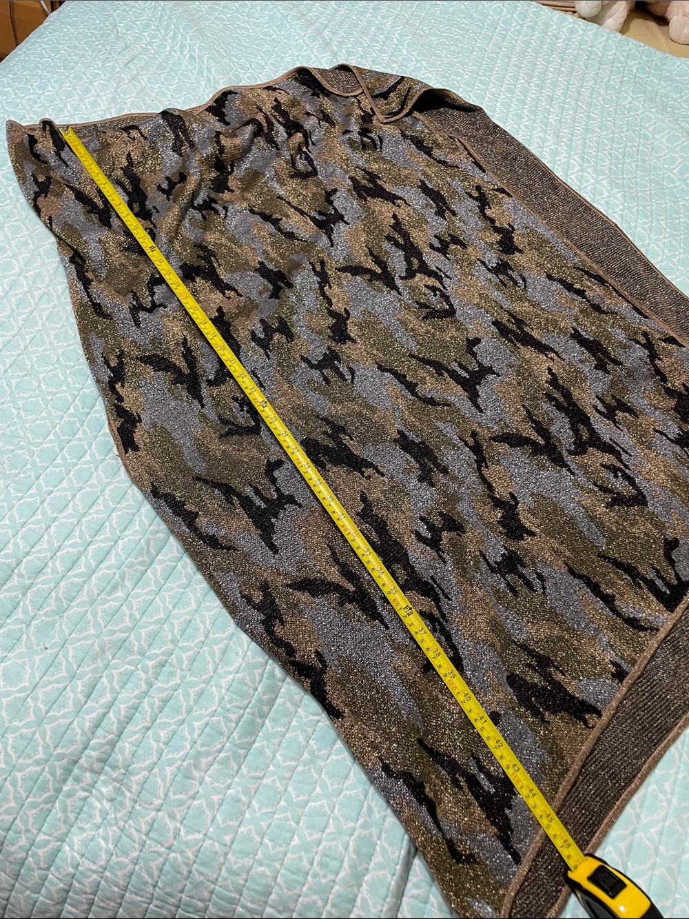 Gold, silver, and bronze, camo poncho or cape - Picture 5 of 6